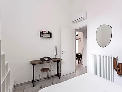 شقة أنيقة بتصميم مصمم في الطابق الأرضي مع إمكانية الوصول إلى فناء خاص - منطقة سيتي لايف، ميلانو