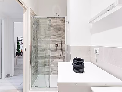 شقة أنيقة بتصميم مصمم في الطابق الأرضي مع إمكانية الوصول إلى فناء خاص - منطقة سيتي لايف، ميلانو