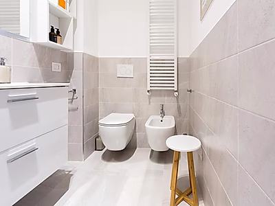 شقة أنيقة بتصميم مصمم في الطابق الأرضي مع إمكانية الوصول إلى فناء خاص - منطقة سيتي لايف، ميلانو