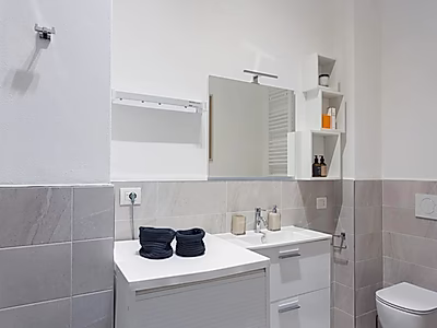 شقة أنيقة بتصميم مصمم في الطابق الأرضي مع إمكانية الوصول إلى فناء خاص - منطقة سيتي لايف، ميلانو