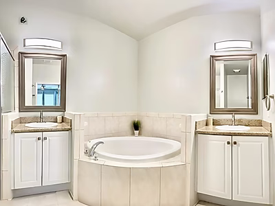 شقة فاخرة بغرفتي نوم في منتجع ليلي، نابولي - إمكانية الوصول إلى ملعب الغولف و15 دقيقة إلى الشاطئ | استثمار مثالي أو منزل لقضاء العطلات