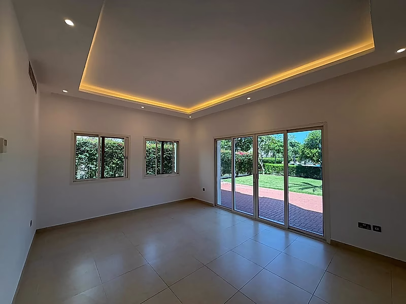 RENOVATED | 4BR + M - BEACH ACCESS | WESTBAY LAGOON - Photo 4