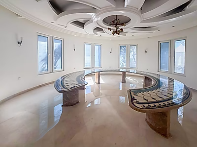 فيلا تجارية | أكثر من 8 غرف نوم | تشطيبات فاخرة