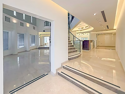 فيلا تجارية | أكثر من 8 غرف نوم | تشطيبات فاخرة