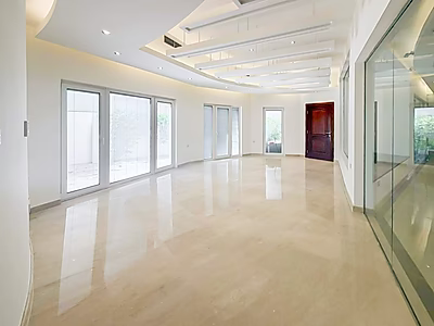 فيلا تجارية | أكثر من 8 غرف نوم | تشطيبات فاخرة