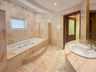 فيلا تجارية | أكثر من 8 غرف نوم | تشطيبات فاخرة