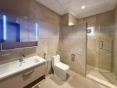 فيلا تجارية | أكثر من 8 غرف نوم | تشطيبات فاخرة