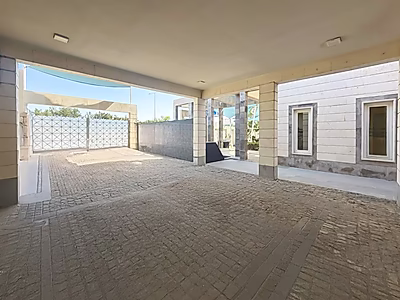 فيلا تجارية | أكثر من 8 غرف نوم | تشطيبات فاخرة