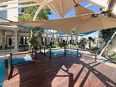 فيلا تجارية | أكثر من 8 غرف نوم | تشطيبات فاخرة