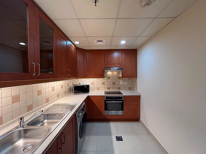 Spacious 1 Bedroom + Office with Panoramic Views | Fully Furnished with Bills | Unbeatable Price! - Photo 3