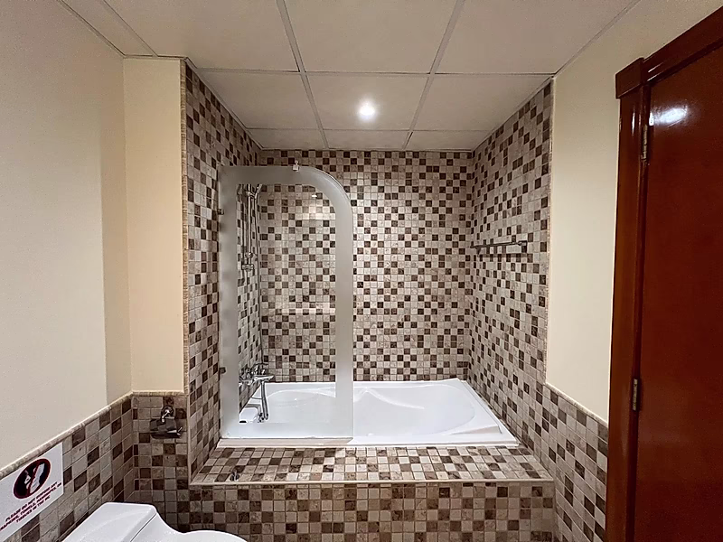 Spacious 1 Bedroom + Office with Panoramic Views | Fully Furnished with Bills | Unbeatable Price! - Photo 9