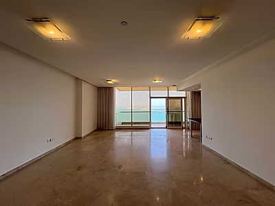 شقة فسيحة بإطلالة بحرية خلابة | 3 غرف نوم + 3 أشهر | شرفة | ويست باي