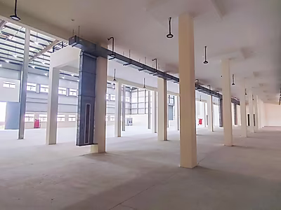 MODERN LOGISTICS HUB WITH SHOWROOM AND OFFICES