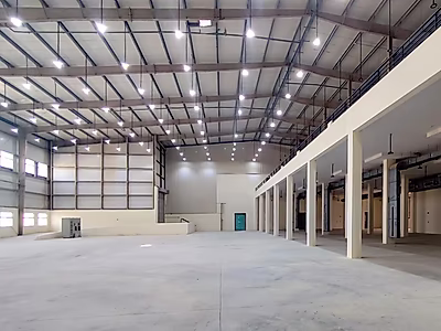 MODERN LOGISTICS HUB WITH SHOWROOM AND OFFICES