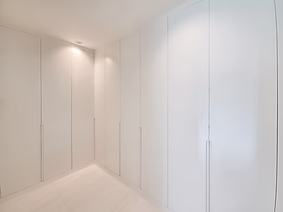 شقة فسيحة ذات ديكورات أنيقة