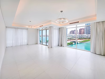 شقة فسيحة ذات ديكورات أنيقة