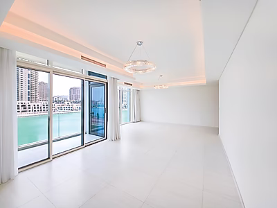 شقة فسيحة ذات ديكورات أنيقة