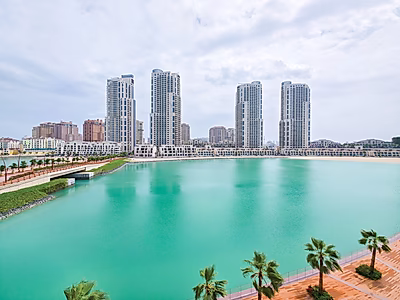 شقة فسيحة ذات ديكورات أنيقة