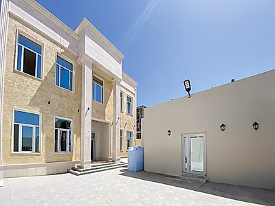 فيلا فاخرة تضم أكثر من 8 غرف نوم | جريان جنيحات