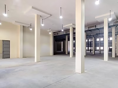 MODERN LOGISTICS HUB WITH SHOWROOM AND OFFICES