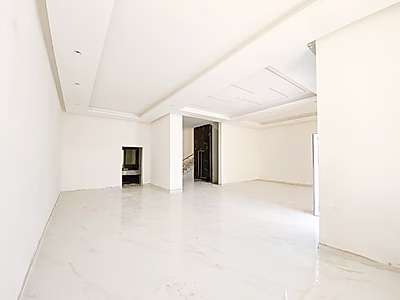 فيلا فاخرة تضم أكثر من 8 غرف نوم | جريان جنيحات