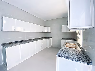 فيلا فاخرة تضم أكثر من 8 غرف نوم | جريان جنيحات