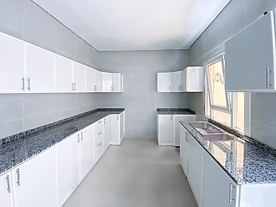 فيلا فاخرة تضم أكثر من 8 غرف نوم | جريان جنيحات