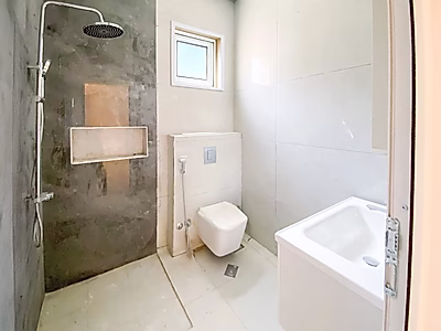 فيلا فاخرة تضم أكثر من 8 غرف نوم | جريان جنيحات