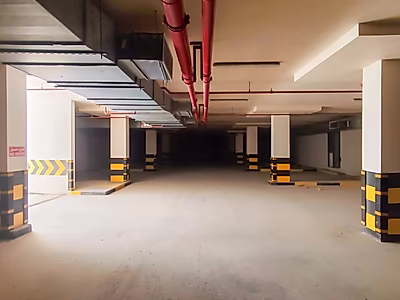 MODERN LOGISTICS HUB WITH SHOWROOM AND OFFICES