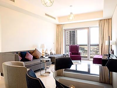 شقة رائعة من غرفتي نوم للإيجار | إطلالات خلابة على البحر والمدينة