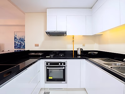 شقة رائعة من غرفتي نوم للإيجار | إطلالات خلابة على البحر والمدينة