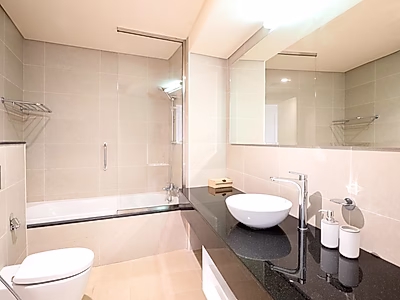 شقة رائعة من غرفتي نوم للإيجار | إطلالات خلابة على البحر والمدينة