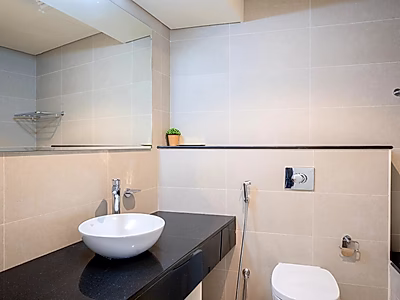 شقة رائعة من غرفتي نوم للإيجار | إطلالات خلابة على البحر والمدينة