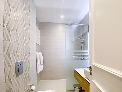 آپارتمان شیک یک خوابه با دکوراسیون مدرن | شامل صورتحساب | السد