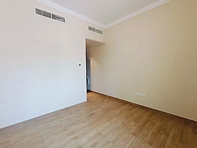 عرض خاص | شقة واسعة من 3 غرف نوم + غرفة خادمة شبه مفروشة