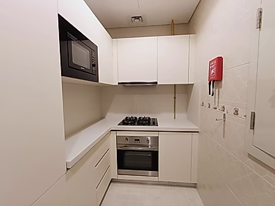 عرض خاص | شقة واسعة من 3 غرف نوم + غرفة خادمة شبه مفروشة