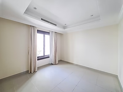 Chic 2BR Apartment with Scenic Marina Views