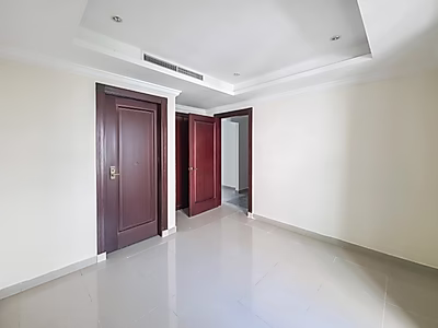 Chic 2BR Apartment with Scenic Marina Views