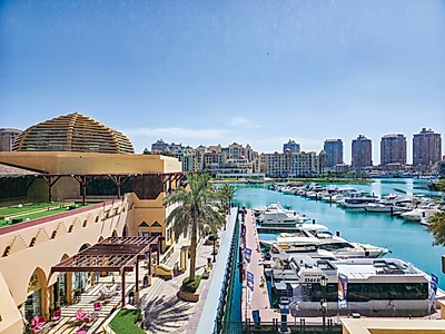 Chic 2BR Apartment with Scenic Marina Views