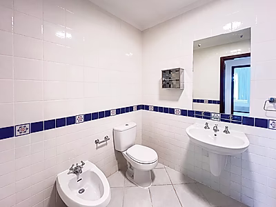 شقة مفروشة بالكامل 4 غرف نوم + مكتب | إطلالة جزئية على البحر | الفواتير مشمولة