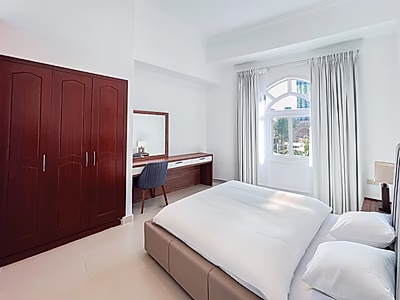 شقة مفروشة بالكامل 4 غرف نوم + مكتب | إطلالة جزئية على البحر | الفواتير مشمولة