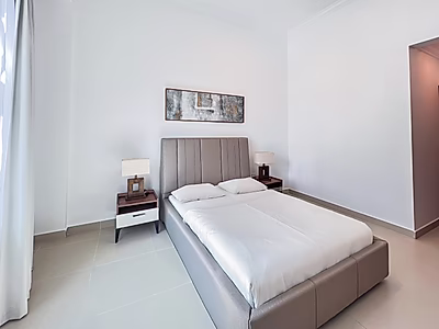 شقة مفروشة بالكامل 4 غرف نوم + مكتب | إطلالة جزئية على البحر | الفواتير مشمولة