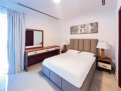 شقة مفروشة بالكامل 4 غرف نوم + مكتب | إطلالة جزئية على البحر | الفواتير مشمولة