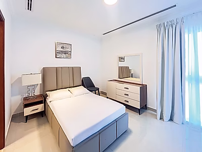 شقة مفروشة بالكامل 4 غرف نوم + مكتب | إطلالة جزئية على البحر | الفواتير مشمولة