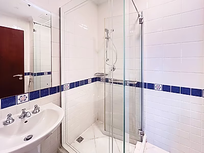 شقة مفروشة بالكامل بغرفتي نوم مع فواتير مشمولة