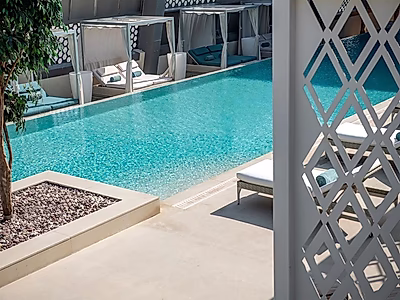 ملاذ فاخر بغرفتي نوم مع أناقة عصرية