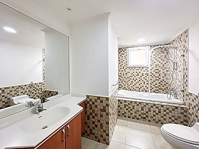 شقة مذهلة مكونة من 3 غرف نوم بتشطيبات فاخرة راقية