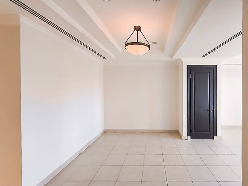 SPACIOUS 1 BEDROOM WITH PRIME AMENITIES | PORTO - Photo 7