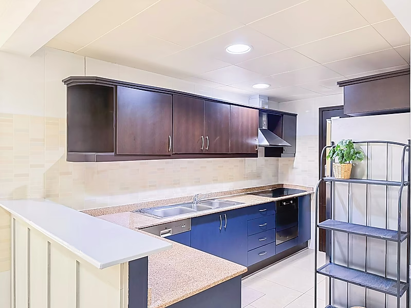 1BR+OFFICE CONVERTED INTO 2BR | HIGH FLOOR | PARTIAL MARINA & SEA VIEWS | PORTO ARABIA - Photo 2