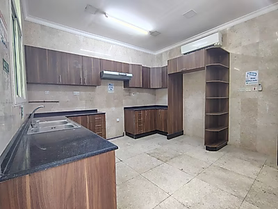 فيلا جميلة مكونة من 6 غرف نوم | فخامة حصرية